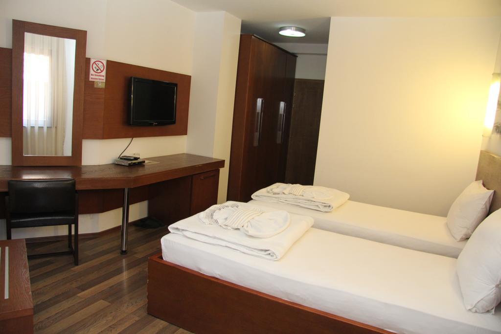 Hotel Centrum Prizren Habitación foto